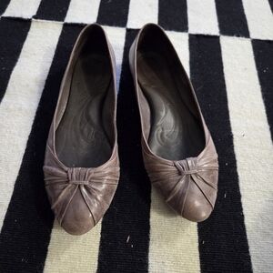 Born Women's‎ Mauve-Brown Pointed Ballet Flats with Knot Accent
